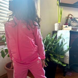 4T Adidas pink jumpsuit. My daughter has grown out of them!